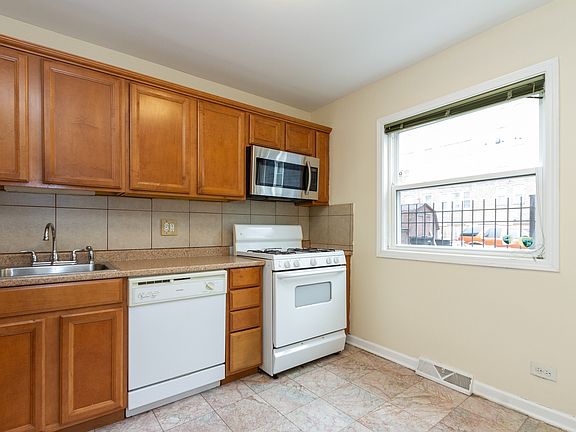 4th image of 7010 S East End Ave #3