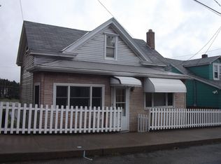 124 W Clay Ave, Hazleton, PA 18202