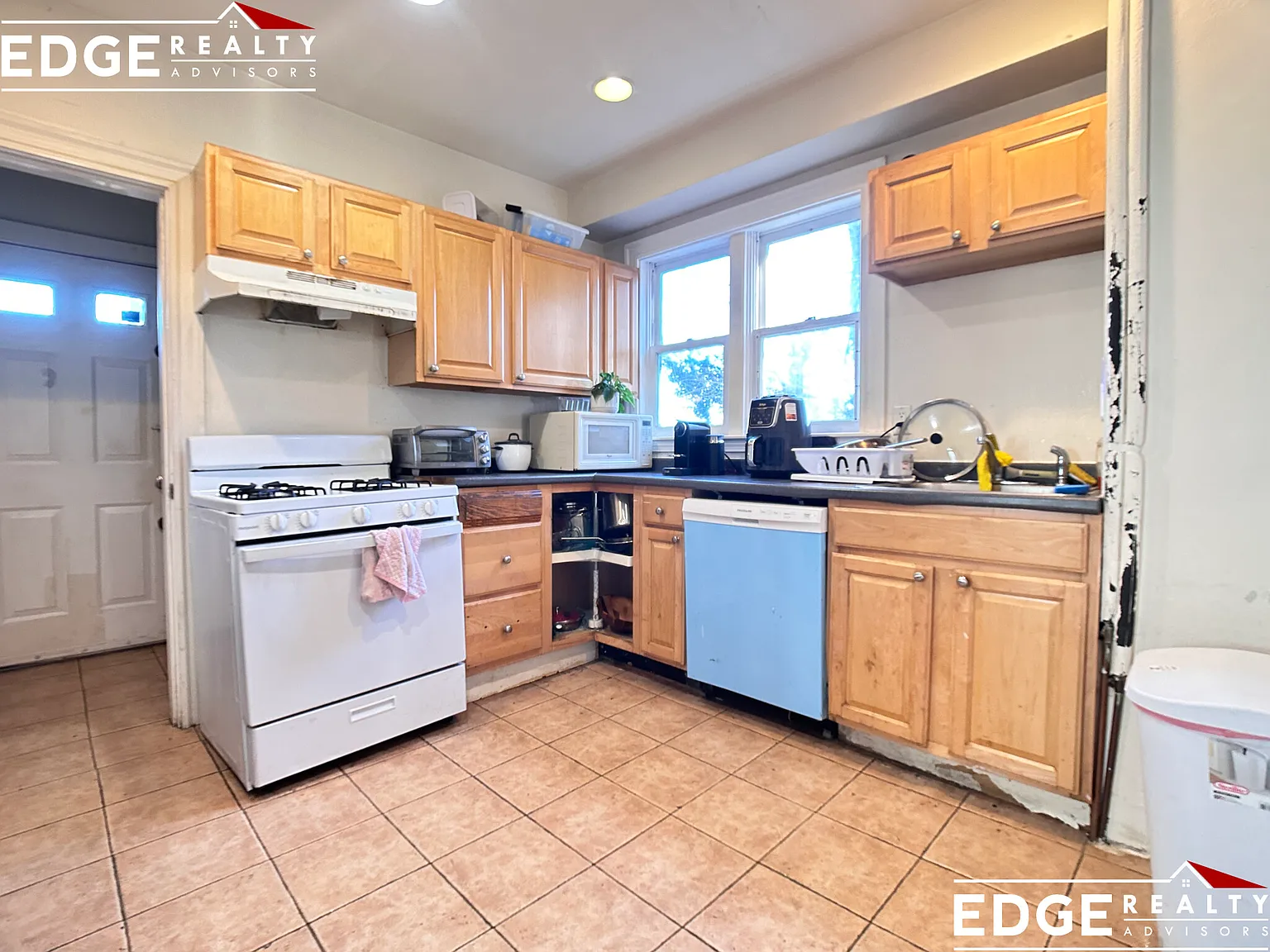 6 bed, 2000 sqft, $7,300 — Photo 2