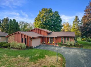 6980 Horizon Dr, Greendale, WI 53129