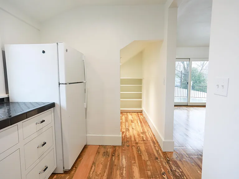 1012 Broadway St #2 — Photo 2