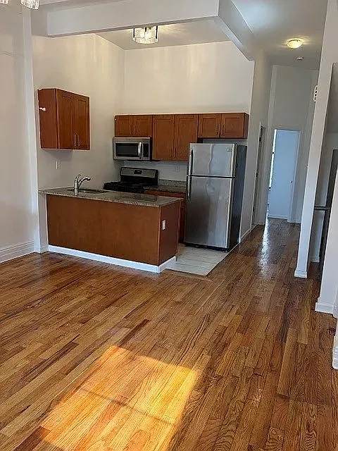 308 Alexander Avenue — Photo 4