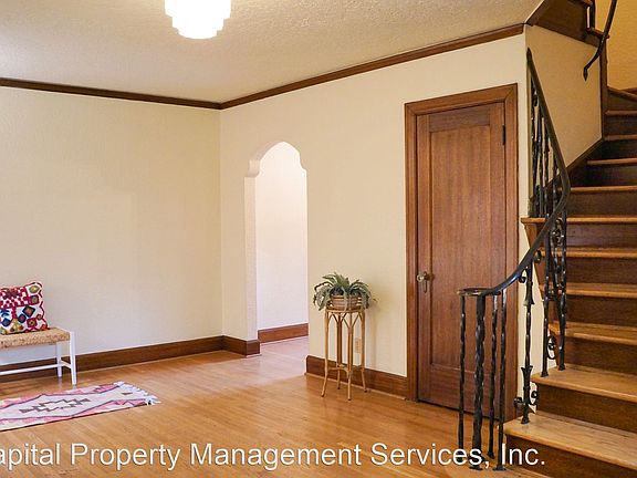 4th image of 912 SW Vista Ave #206