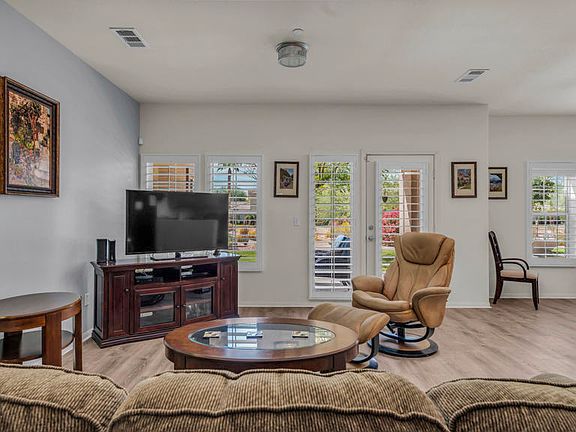 5th image of 67687 Duchess Rd Unit 102