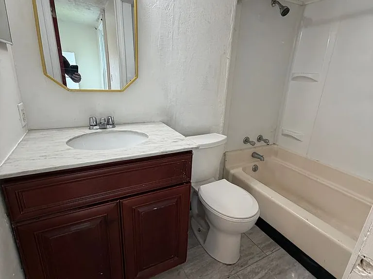 261 Locust Ave — Photo 6