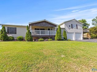 7498 Section Line Rd, Albertville, AL 35950