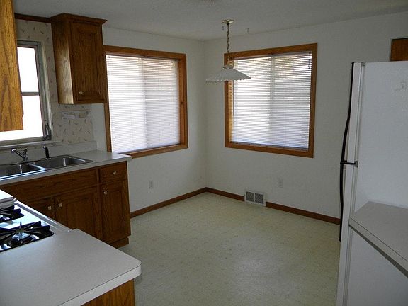 2nd image of 106 E 1st St APT 2