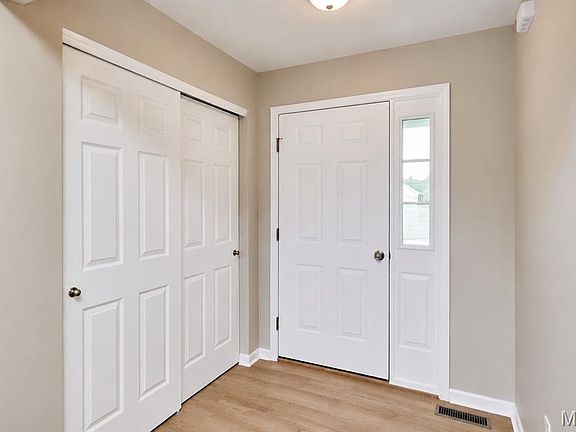 4th image of 10 Sugarberry Ct