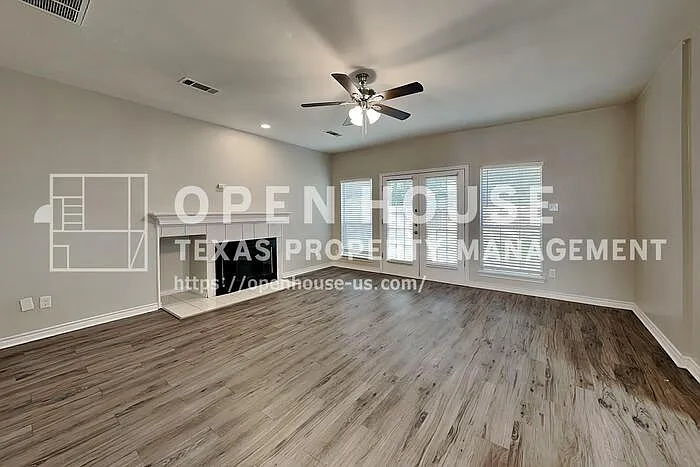 2129 Carrington Ave — Photo 5