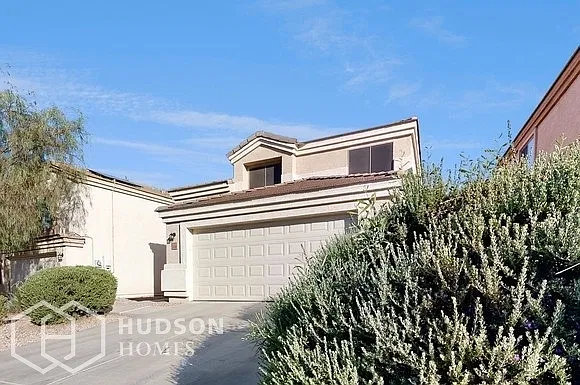 4 bed, 2.0 bath, 2469 sqft, $2,050 — Photo 4
