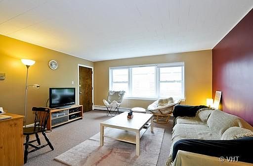 2nd image of 2201 W Morse Ave Unit 3N