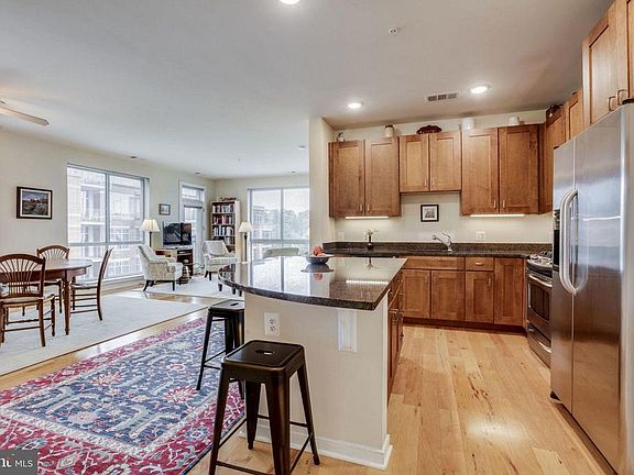 5th image of 2200 N Westmoreland St Unit 428