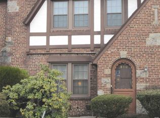 410 Bauer Pl, Mineola, NY 11501