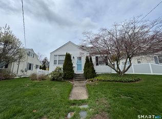 42 Parkway S, New London, CT 06320