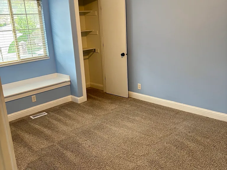 581 E Dorthea Way — Photo 12