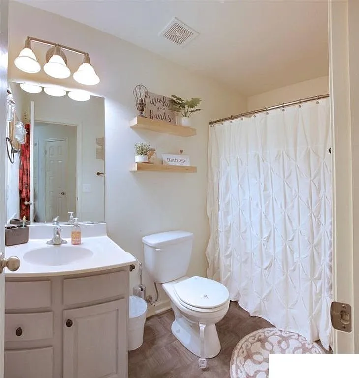 3 bed, 1864 sqft, $2,200 — Photo 1