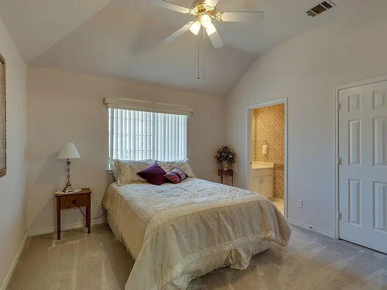 801 Steeps Ct — Photo 29