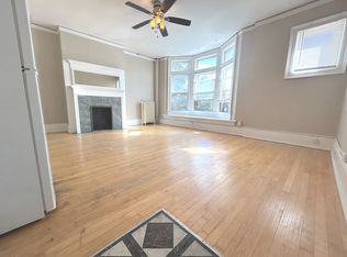 918-24 Knapp, Milwaukee, WI 53202