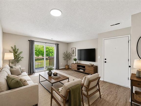 4th image of 1310 NW Valley Woods Ct