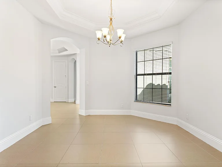 259 SE Calmo Cir — Photo 19