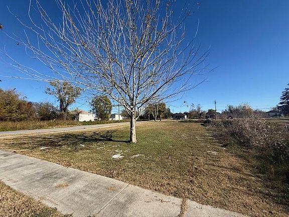 2nd image of 2441 Lamanche St