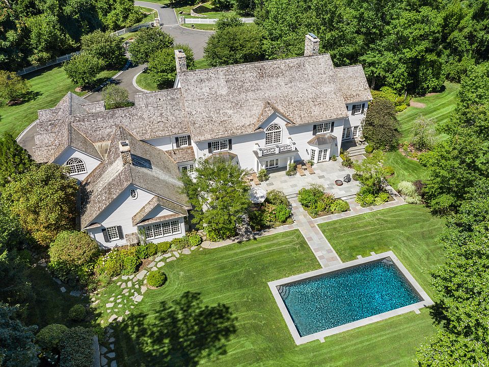 1st image of 10 Stoneleigh Manor Ln