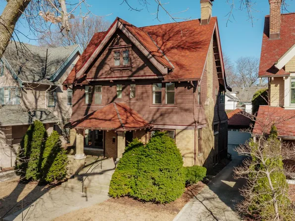 3028 North Hackett AVENUE, Milwaukee, WI 53211