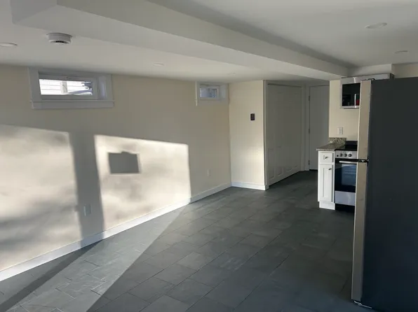 249 Bridge St #B, Northampton, MA 01060