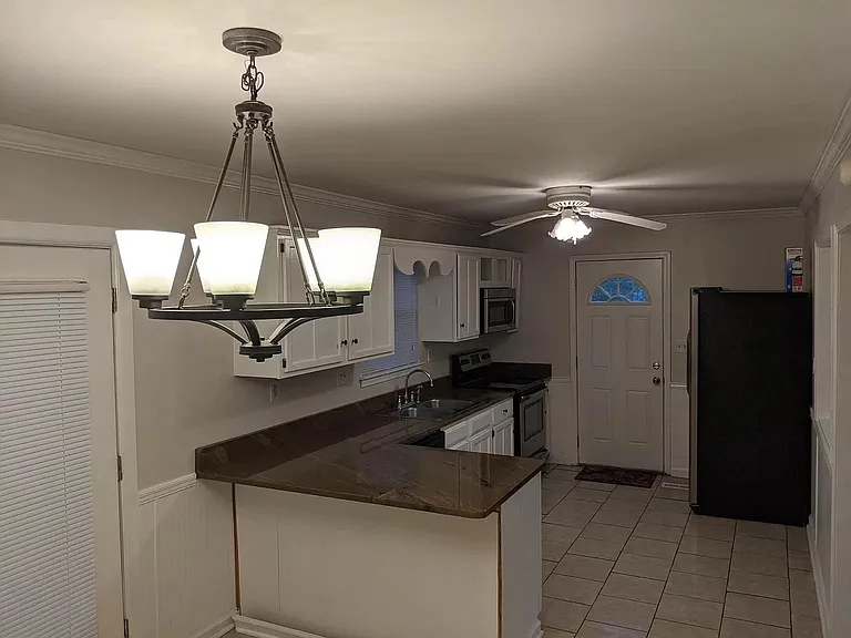217 Ash Cir — Photo 4