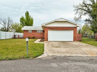 9420 NE 11th St, Midwest City, OK 73130