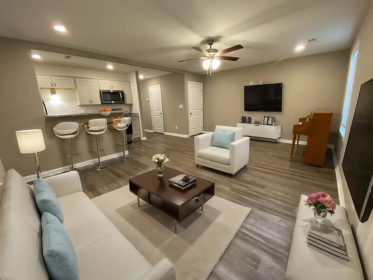 135 Country Ln — Photo 1