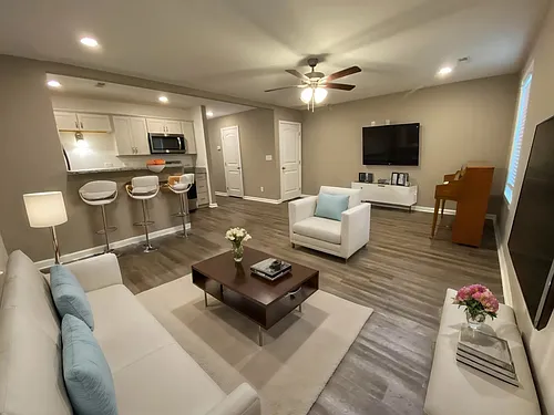 135 Country Ln Photo 1