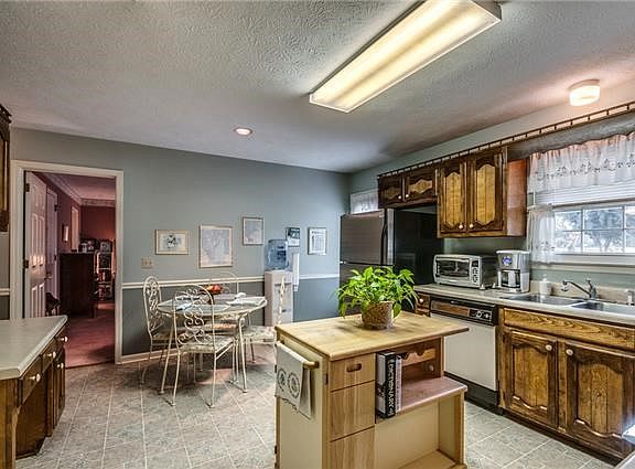 4th image of 552 Highpoint Dr