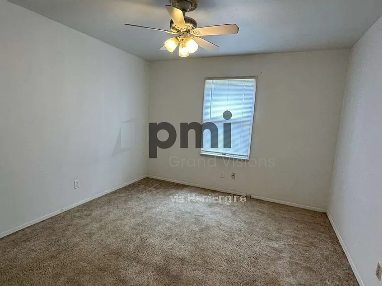 1612 University Dr — Photo 13