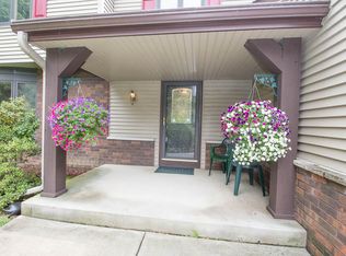 W318N276 Sandy Hollow Ct, Delafield, WI 53018