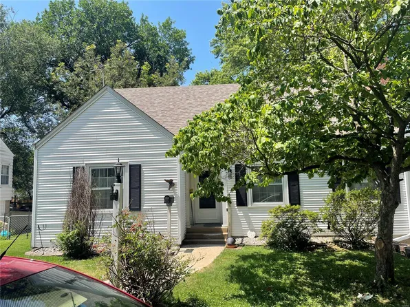 1911 McNair Pl, Saint Charles, MO 63301