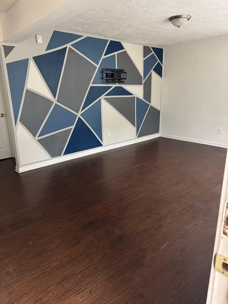 668 Charlotte Pl NW — Photo 4