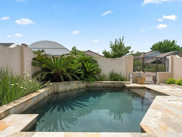 1505 Potomac Dr — Photo 4