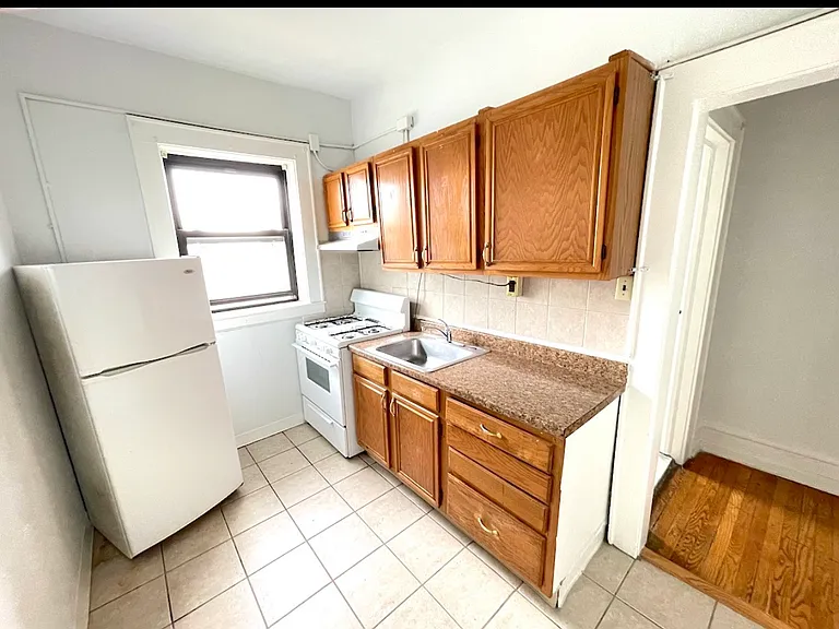 294 Davis Ave #B — Photo 3