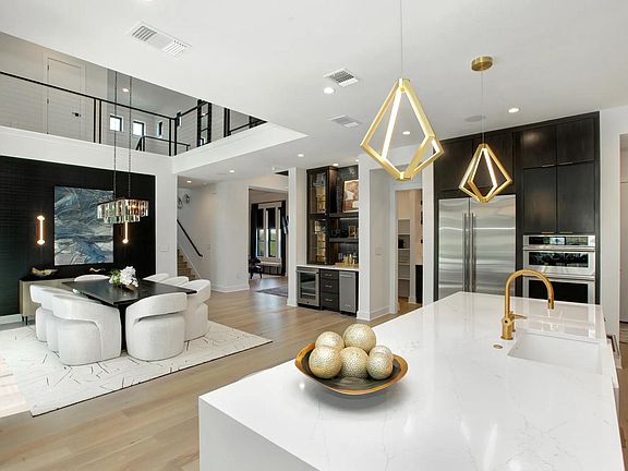 The Lynmar II Kitchen