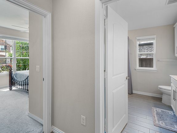 4th image of 2602 Melrose Dr