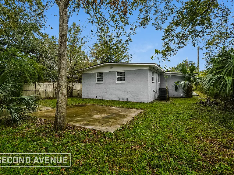 2230 W 11th St — Photo 20