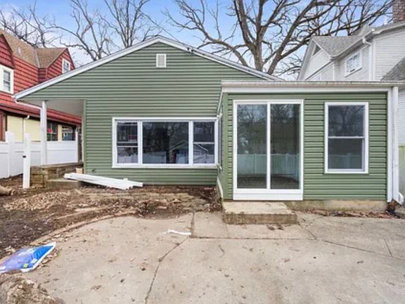 3rd image of 851 S Greenwood Ave