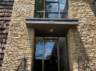 4511 Headwood Dr #104, Kansas City, MO 64111