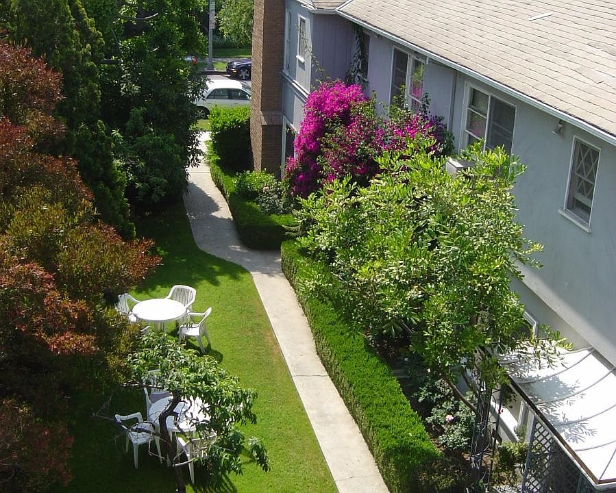 Gardenview of the front yard