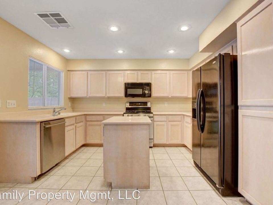 1st image of 1921 Verbania Dr