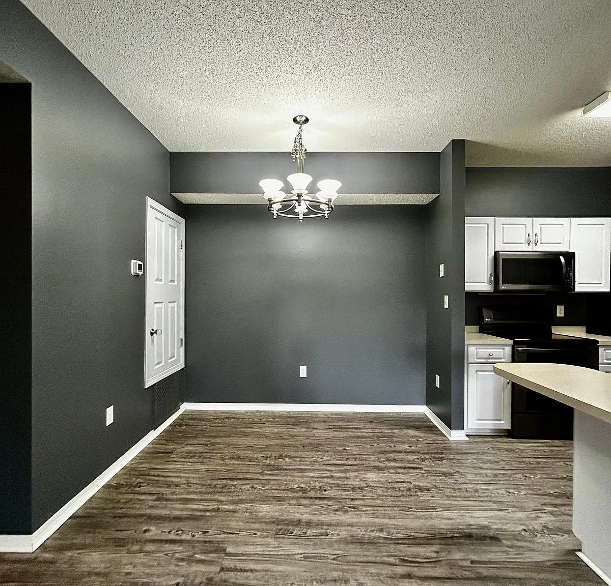 2 bed, 1010 sqft, $1,650 — Photo 2