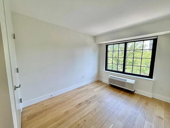2nd image of 504 Myrtle Ave #8S