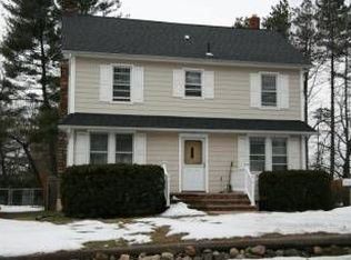 6 Roosevelt St, Roseland, NJ 07068