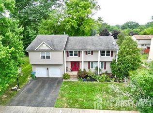 10 Sinclair Rd, Edison, NJ 08820